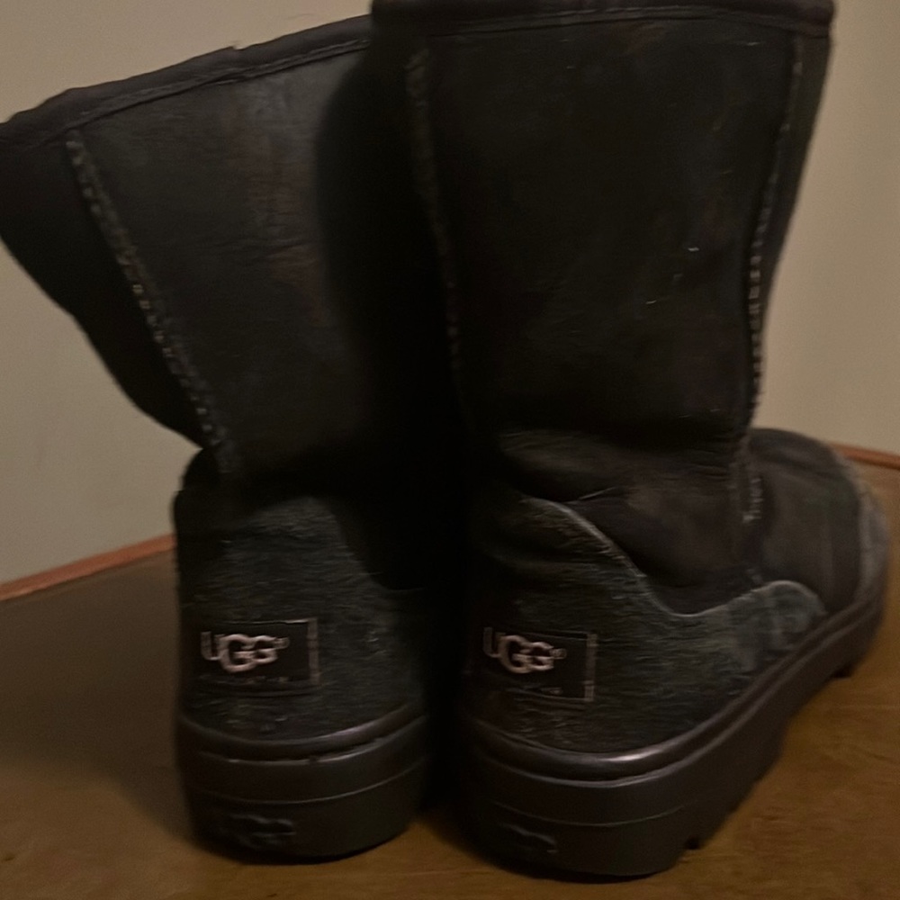 Black classic Ugg boots